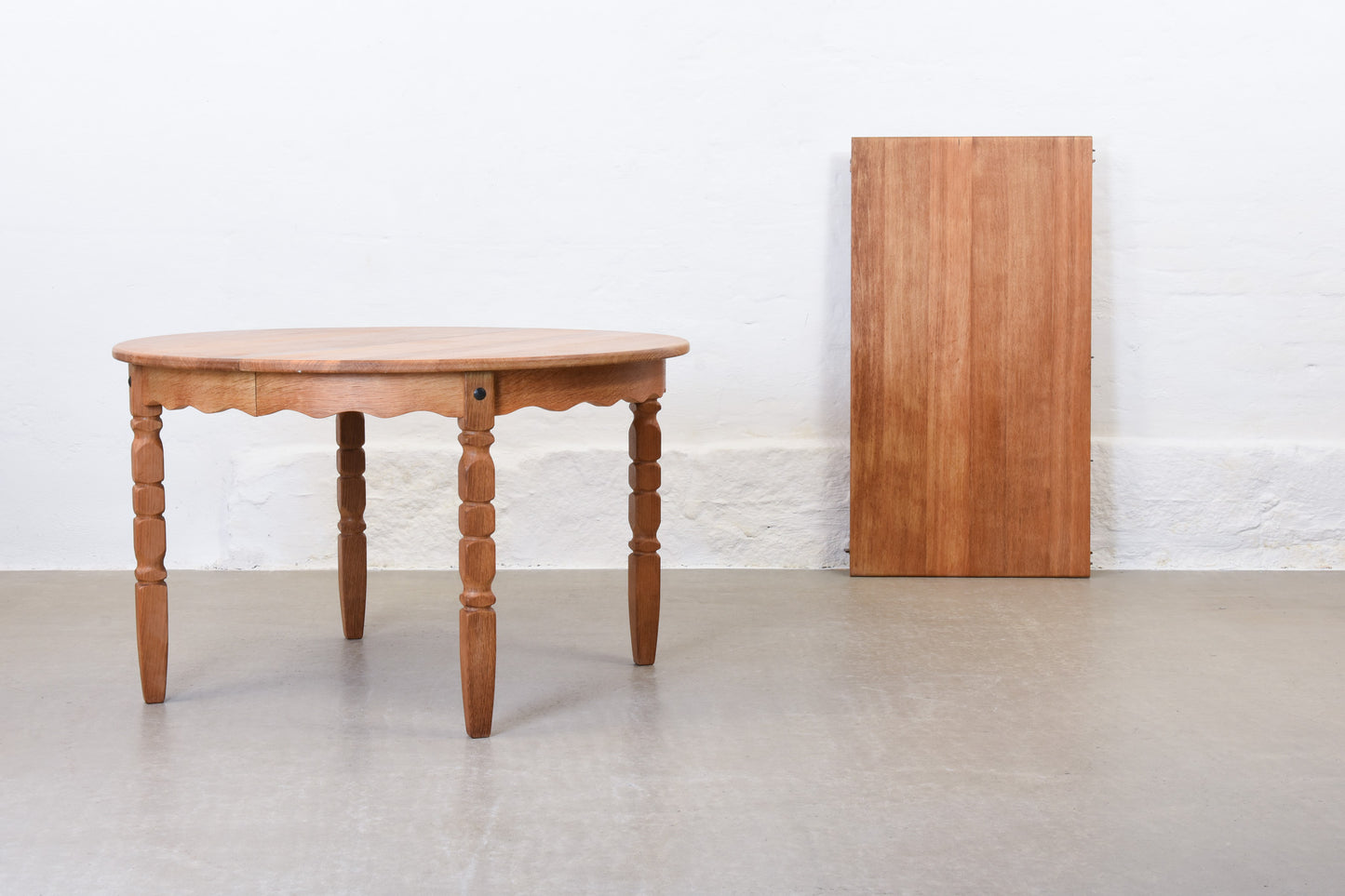 1970s extending dining table in oak