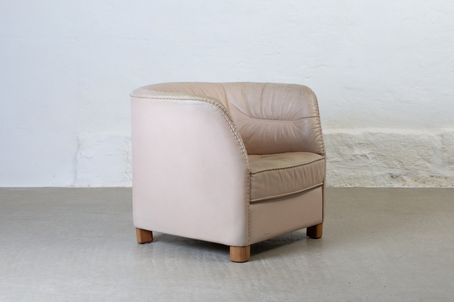 1980s beige leather club chair by Berg Furniture