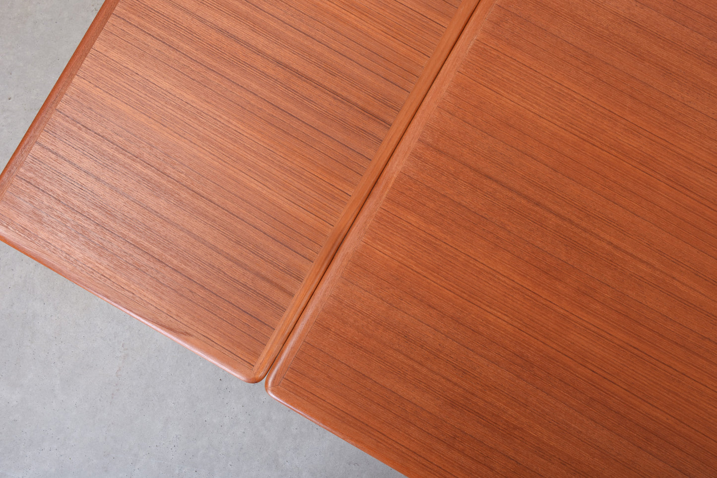 1960s extending dining table in teak - 140L cm