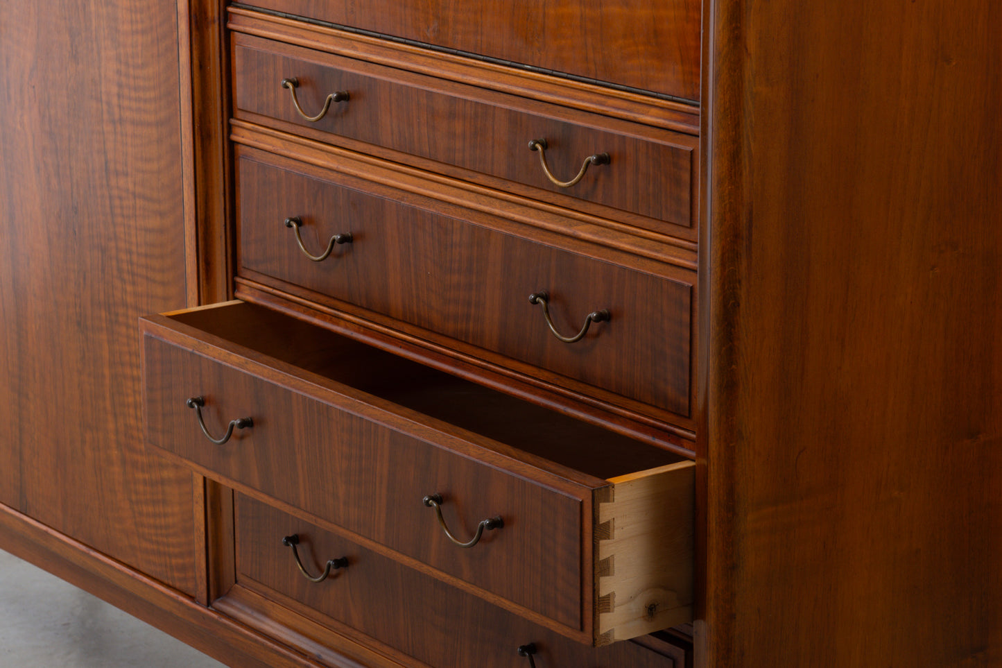 1920s tall sideboard in mahogany