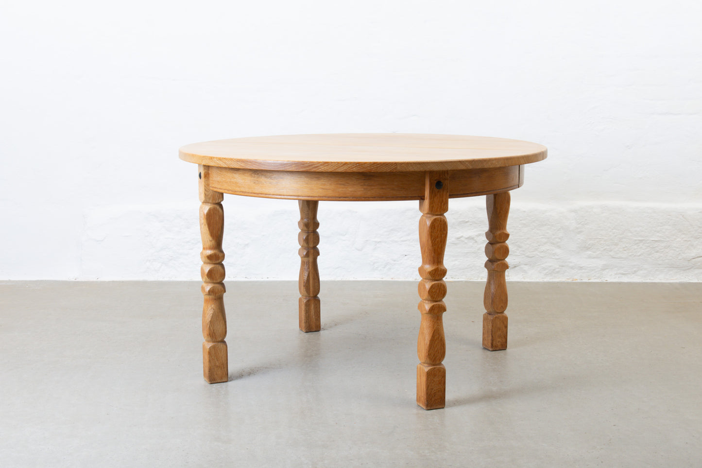 1970s extending circular dining table in oak