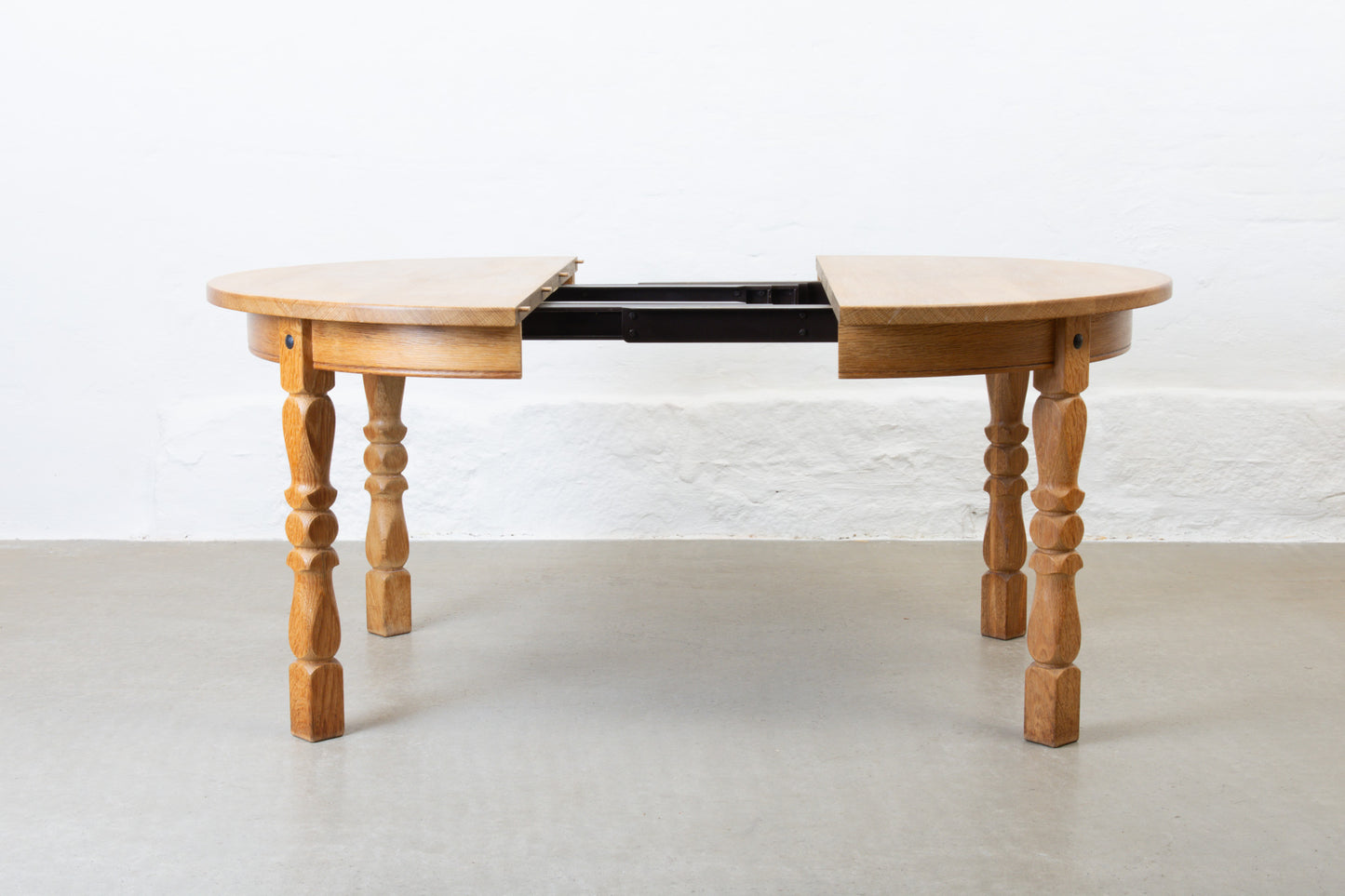 1970s extending circular dining table in oak