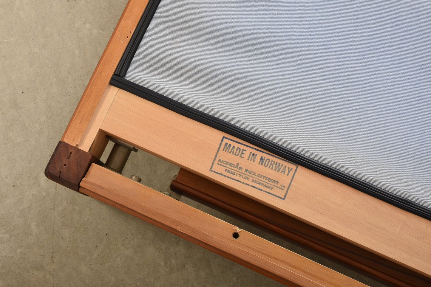 Newly reupholstered: 1960s Norwegian day bed in teak