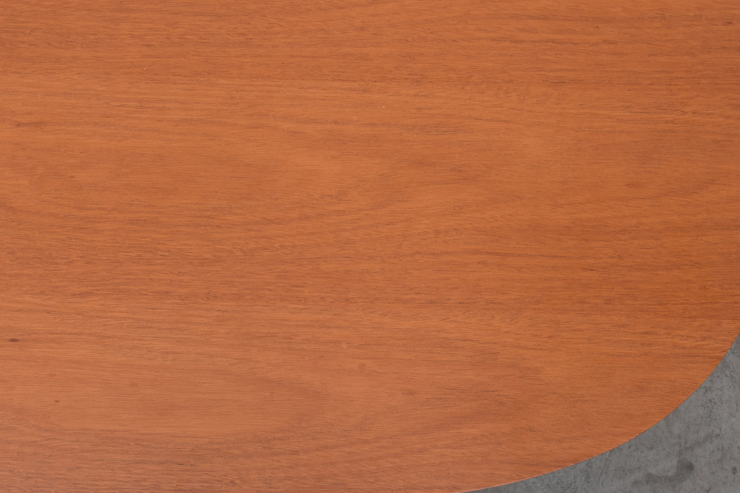 Dining table in mahogany with steel legs