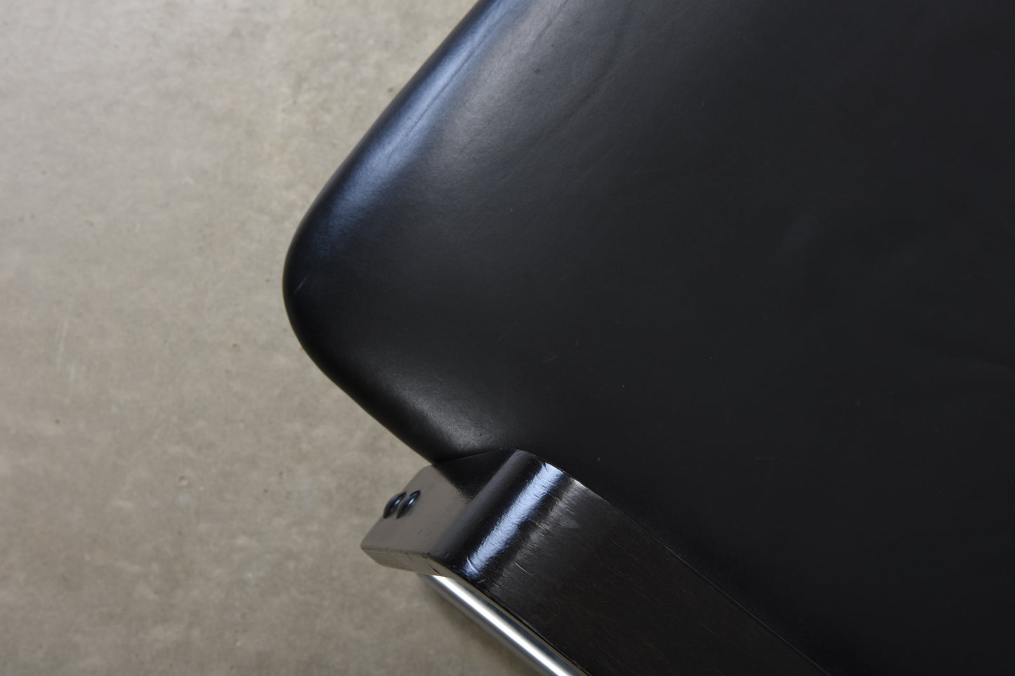 30% off: 1980s leather armchair by Yrjö Kukkapuro