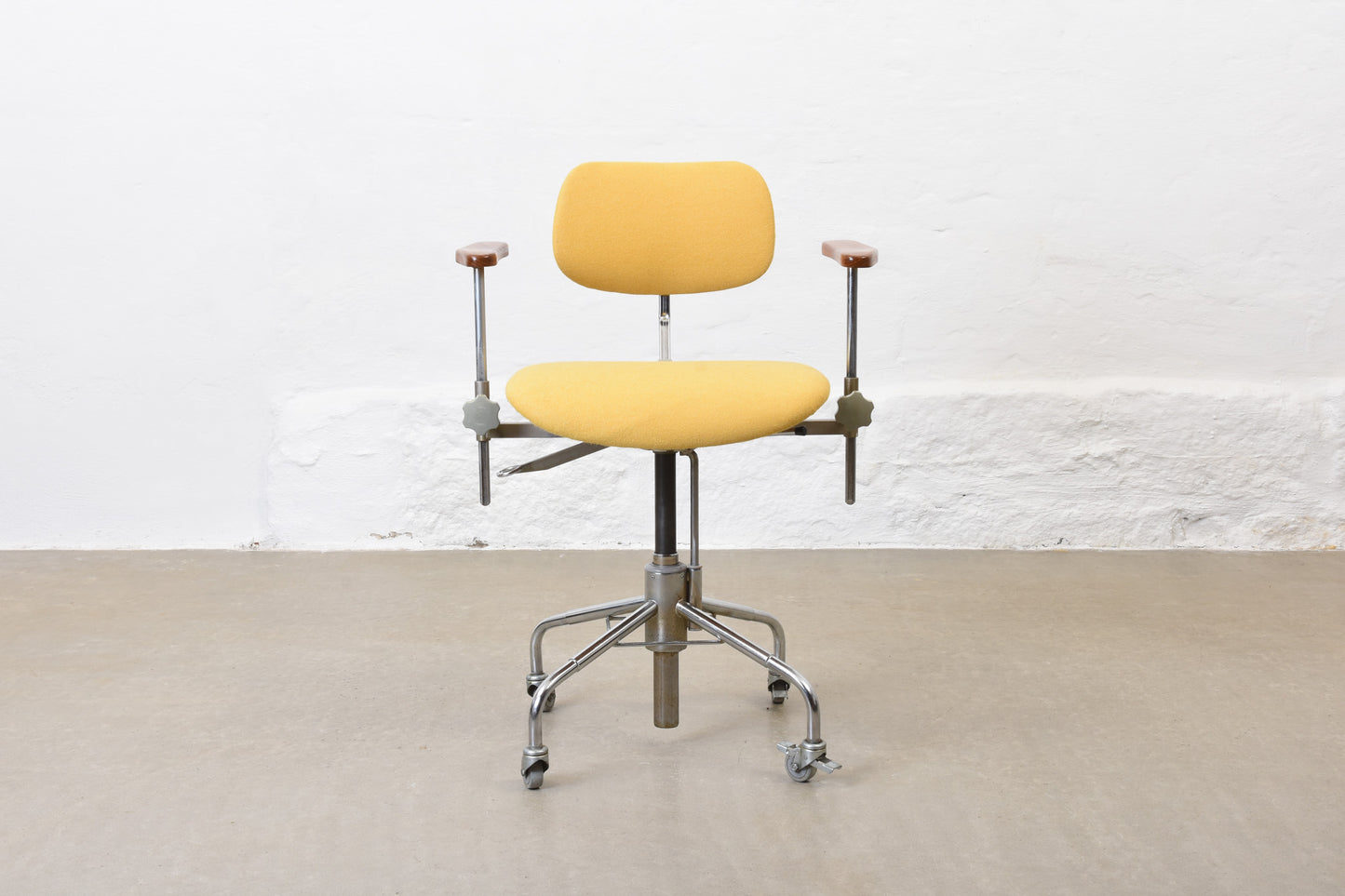 Newly reupholstered: 1960s task chair by Labofa