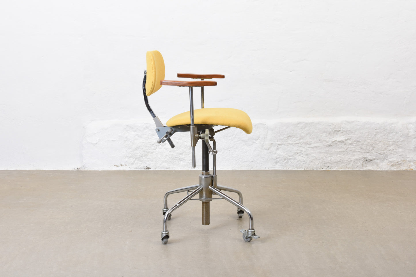 Newly reupholstered: 1960s task chair by Labofa