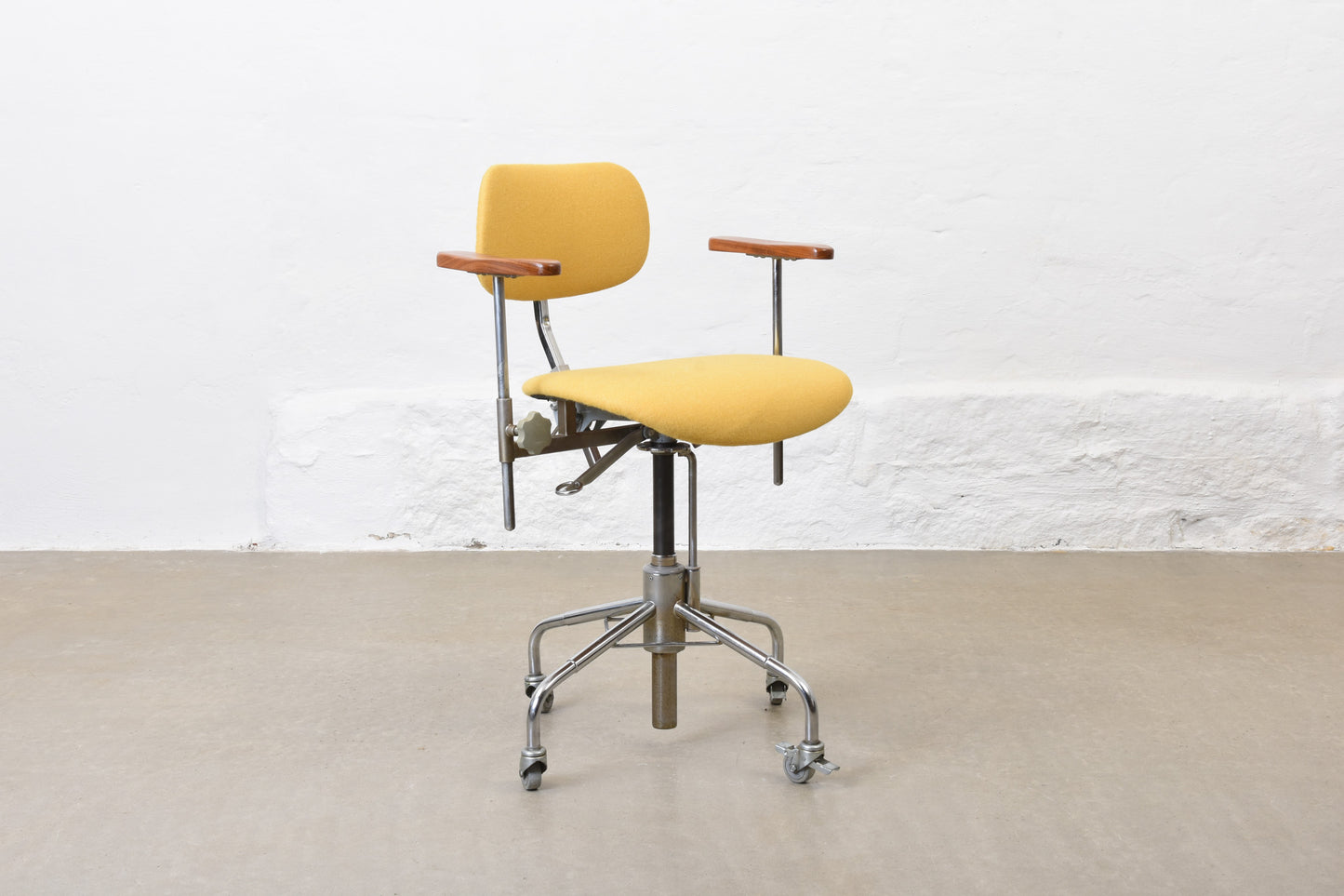 Newly reupholstered: 1960s task chair by Labofa