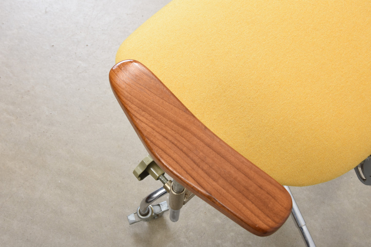 Newly reupholstered: 1960s task chair by Labofa