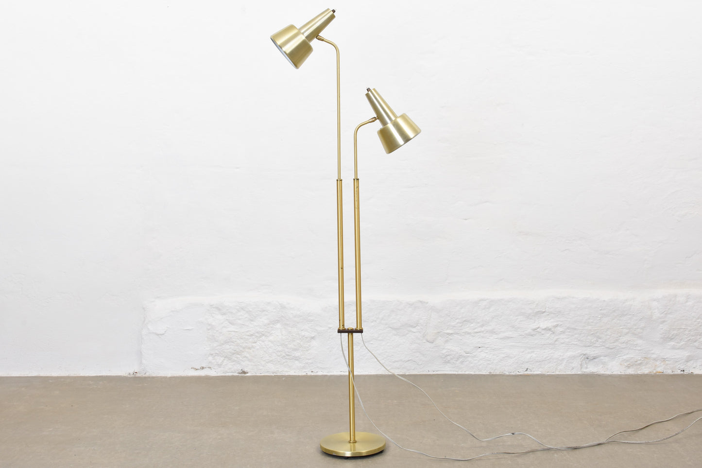 1960s twin-headed brass floor lamp by Dansa Lamp