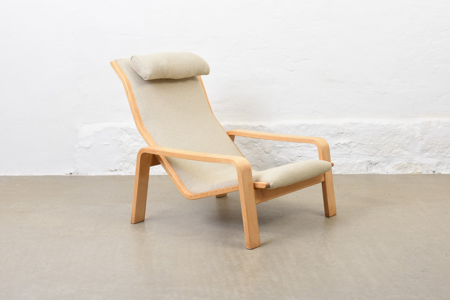 Newly reupholstered: 1960s 'Pullka' lounger by Ilmari Lappalainen