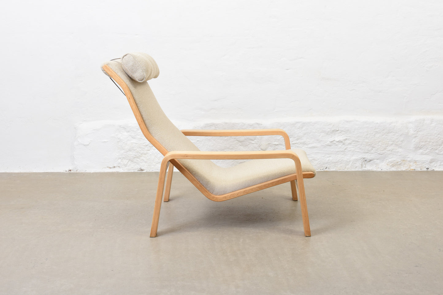 Newly reupholstered: 1960s 'Pullka' lounger by Ilmari Lappalainen