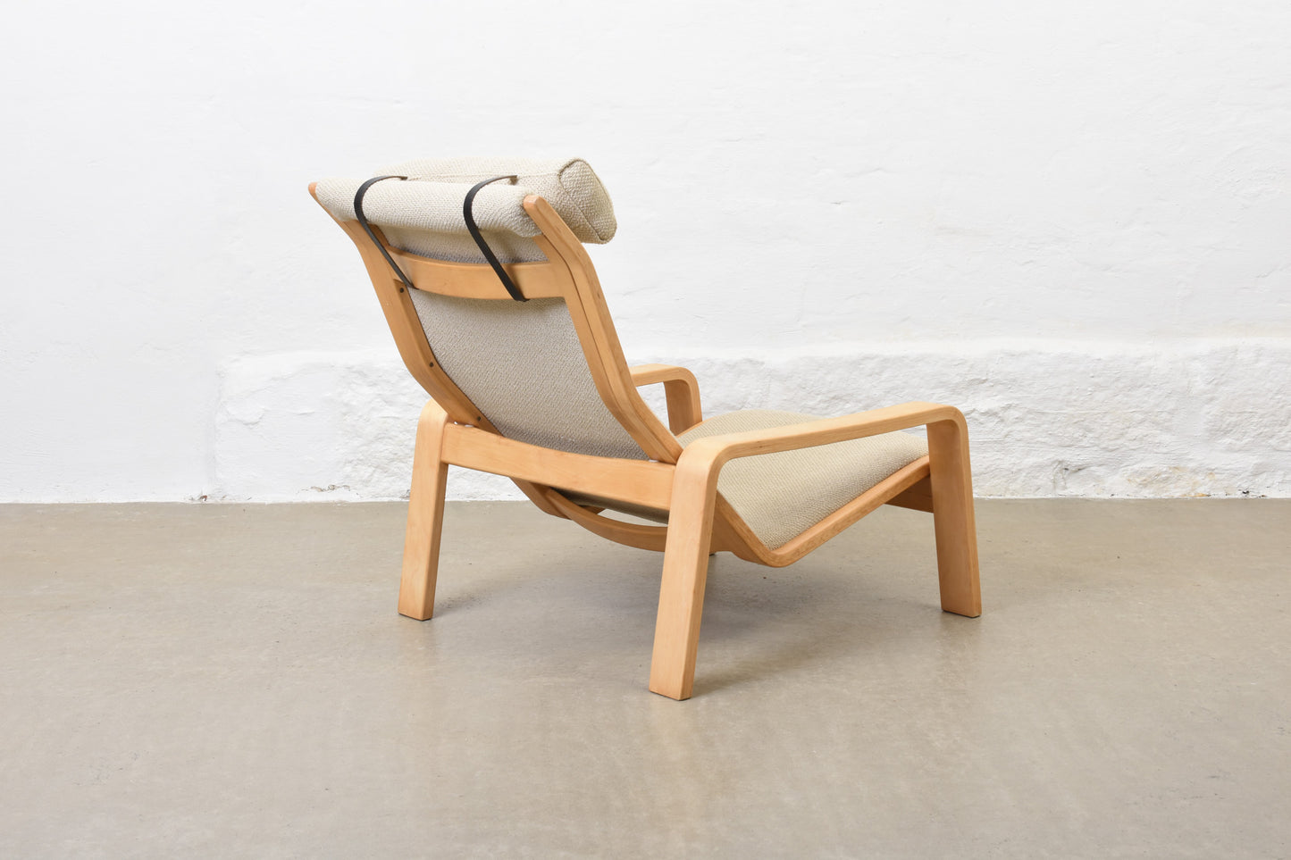 Newly reupholstered: 1960s 'Pullka' lounger by Ilmari Lappalainen