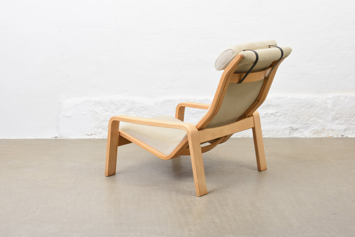 Newly reupholstered: 1960s 'Pullka' lounger by Ilmari Lappalainen