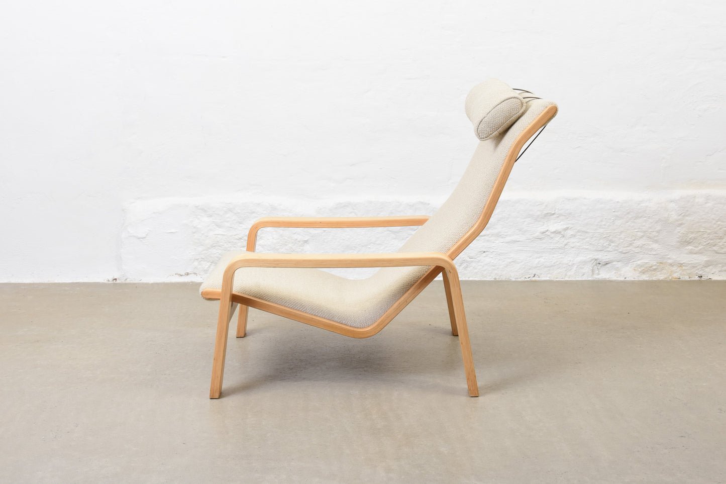 Newly reupholstered: 1960s 'Pullka' lounger by Ilmari Lappalainen