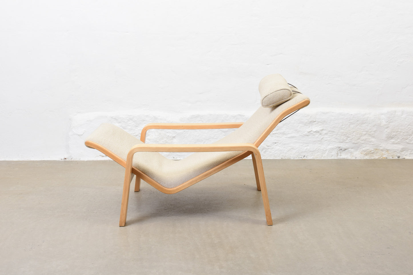Newly reupholstered: 1960s 'Pullka' lounger by Ilmari Lappalainen
