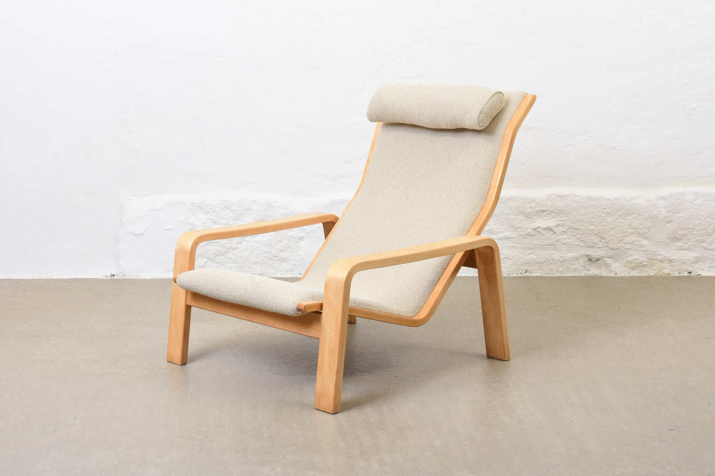 Newly reupholstered: 1960s 'Pullka' lounger by Ilmari Lappalainen