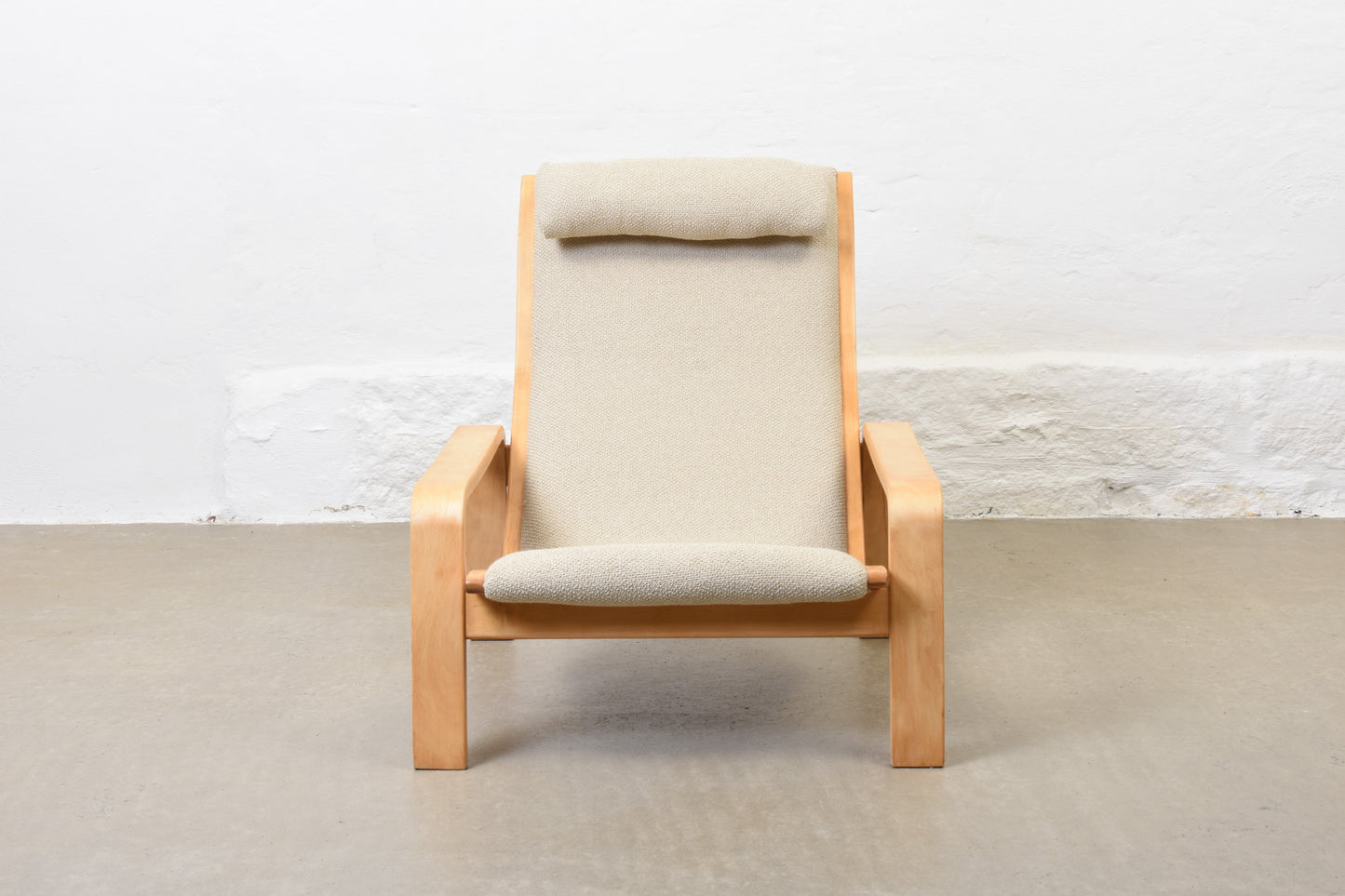 Newly reupholstered: 1960s 'Pullka' lounger by Ilmari Lappalainen