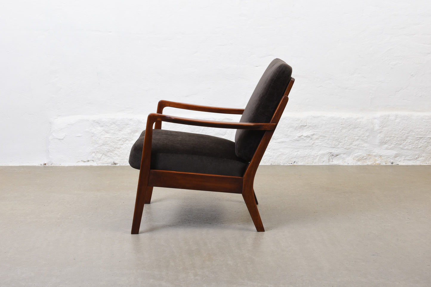 Newly reupholstered: 1950s beech lounger by Stig Thoresen-Lassen
