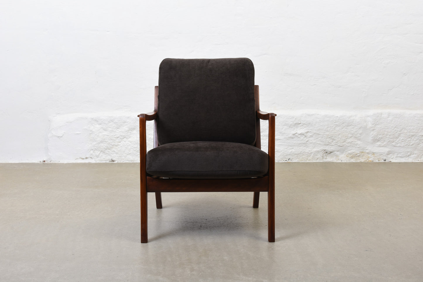 Newly reupholstered: 1950s beech lounger by Stig Thoresen-Lassen