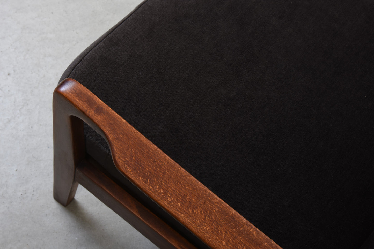 Newly reupholstered: 1950s beech lounger by Stig Thoresen-Lassen