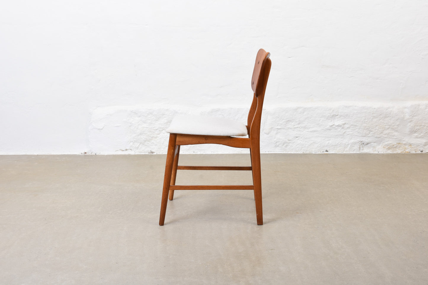 Newly reupholstered: Set of 1950s chairs in teak + oak