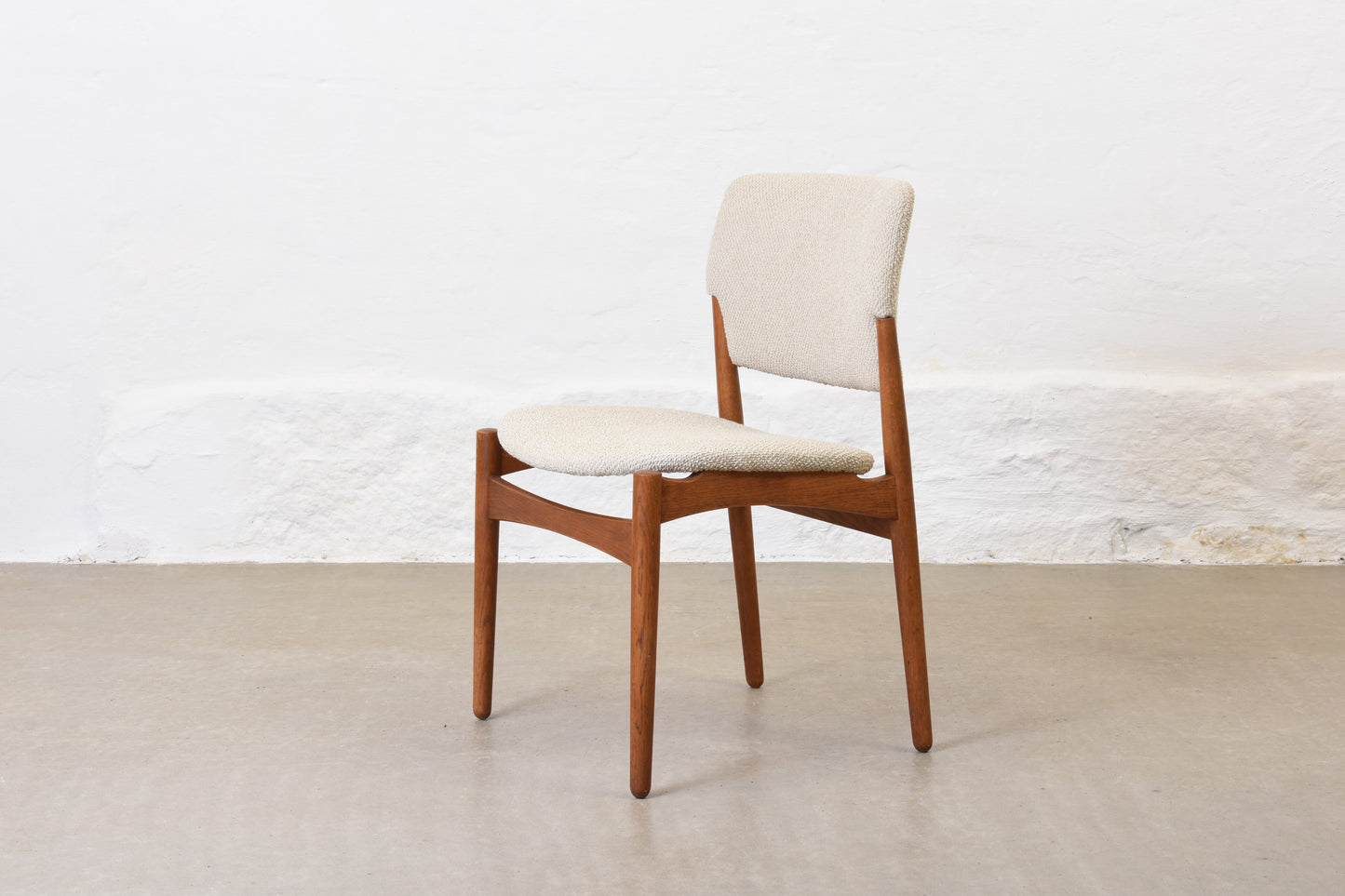 Newly reupholstered: 1960s oak chair by Ejnar Larsen & Aksel Bender Madsen