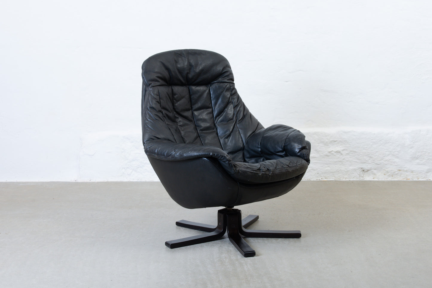 Two available: 1970s leather swivel chairs by H.W. Klein