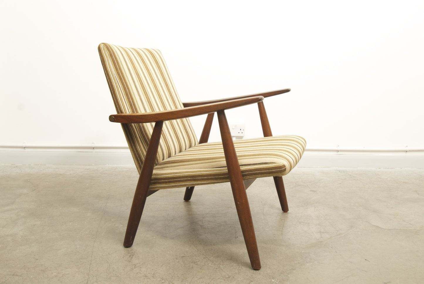 GE-260 by Hans J. Wegner