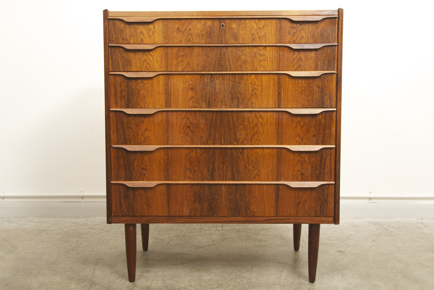 Chest of drawers in rosewood