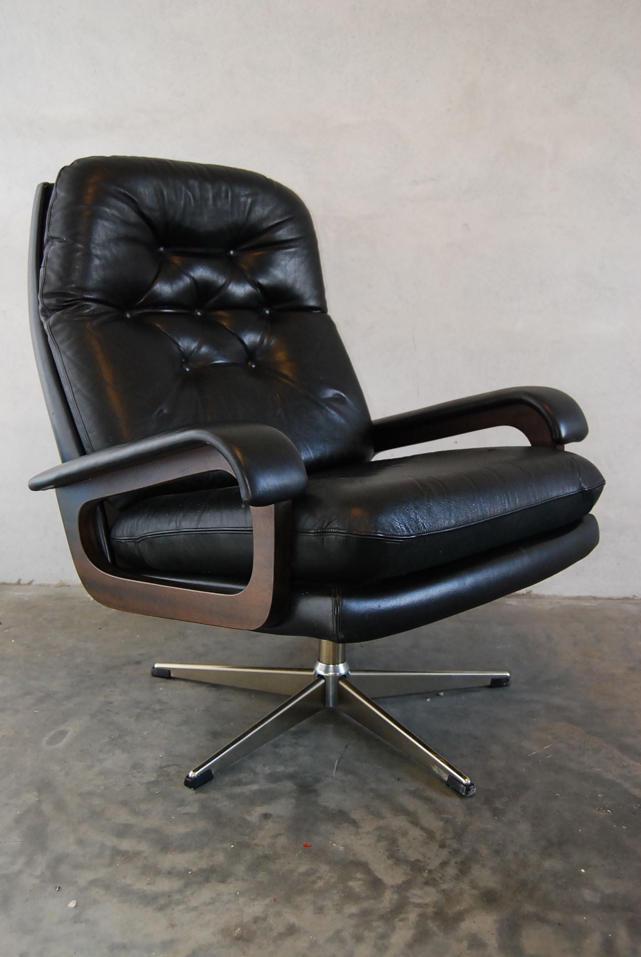 Leather Lounge Chair