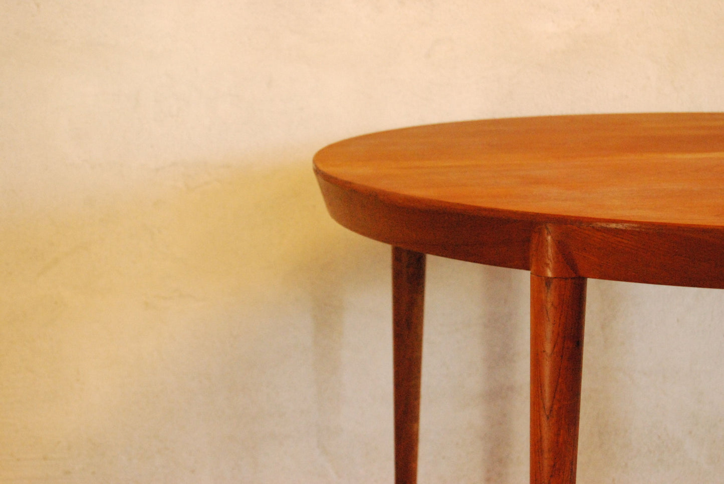 Circular dining table