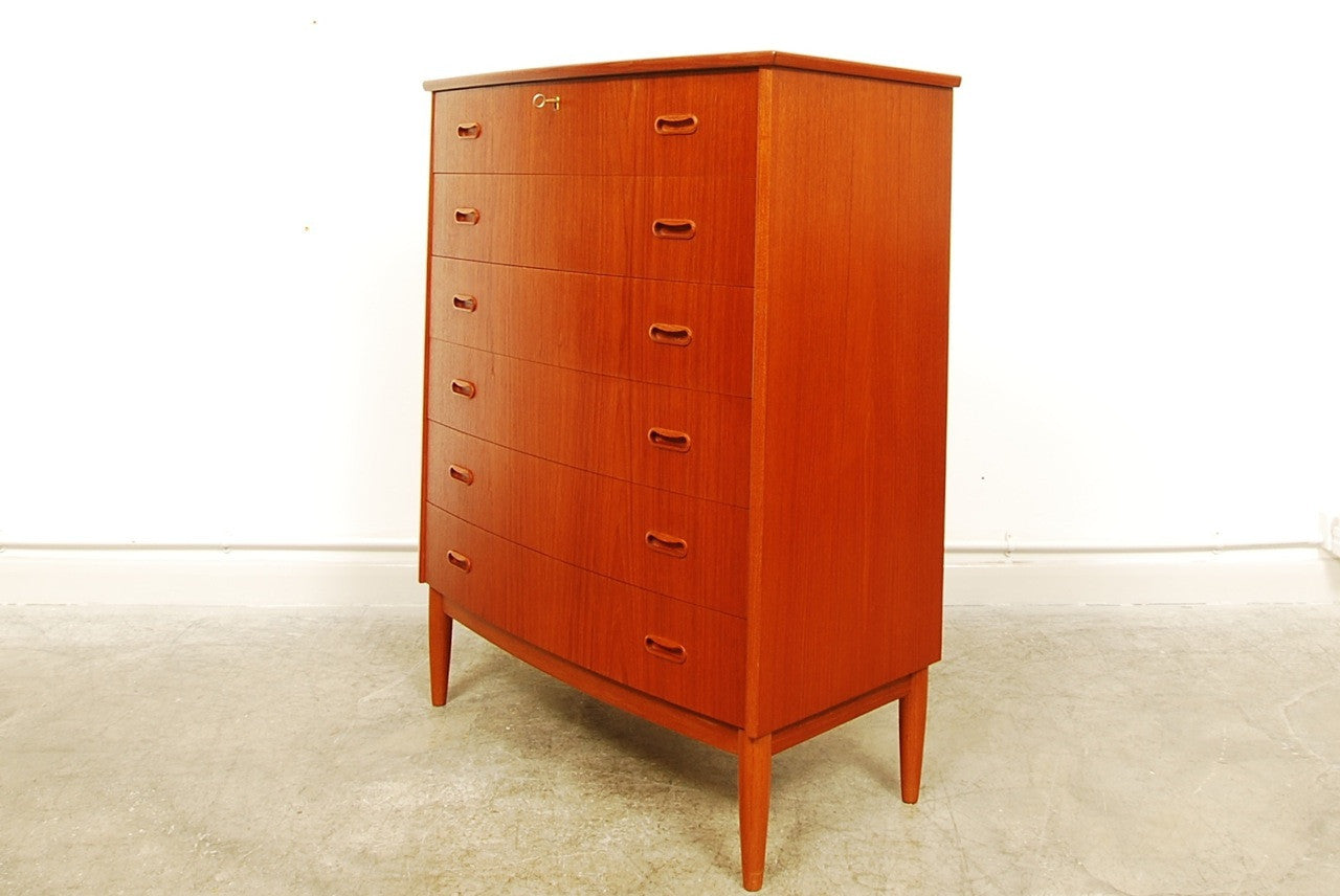 Bow fronted chest of drawers