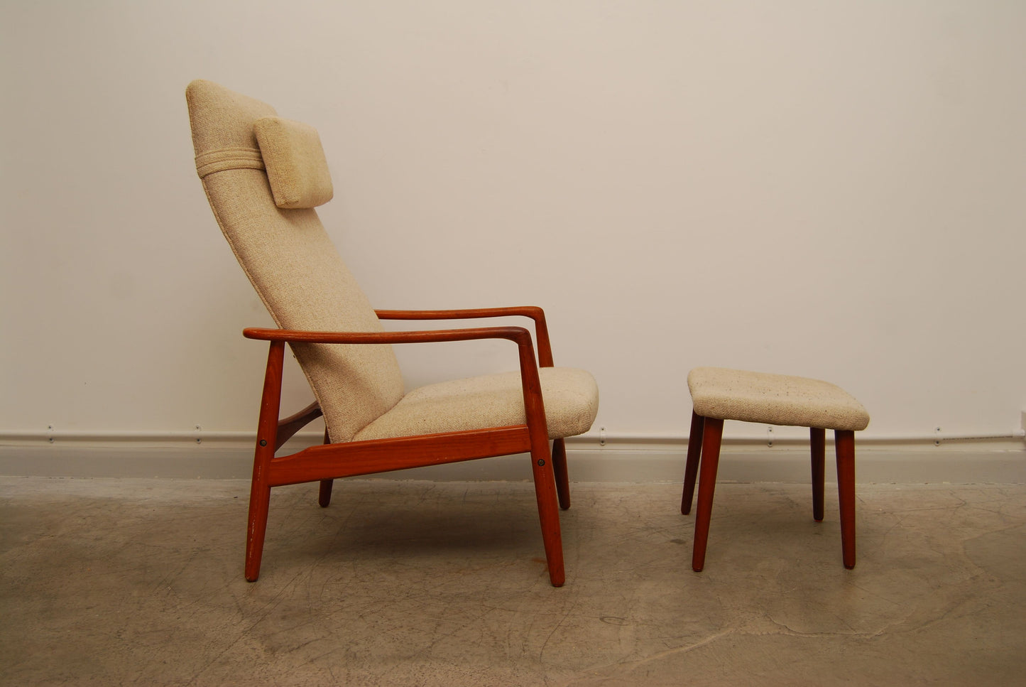 Reclining lounge chair w/ foot stool