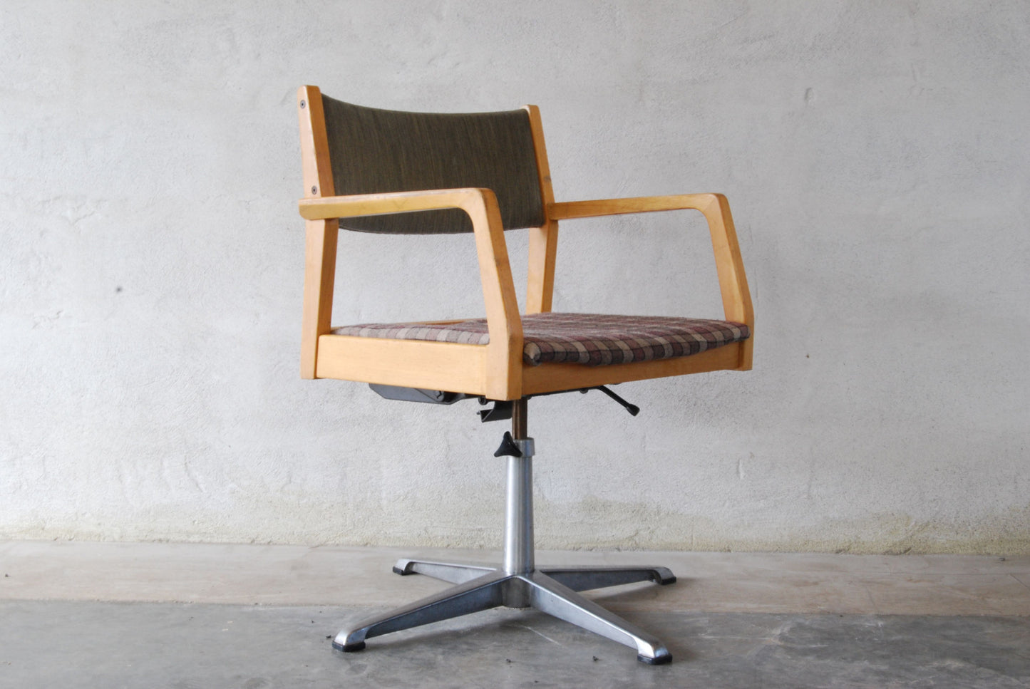 Swivelling desk chair by Stroms Mobler