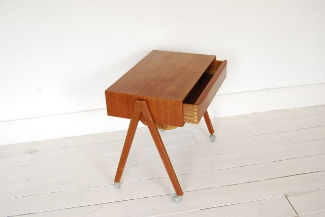 Sewing trolley with splayed legs