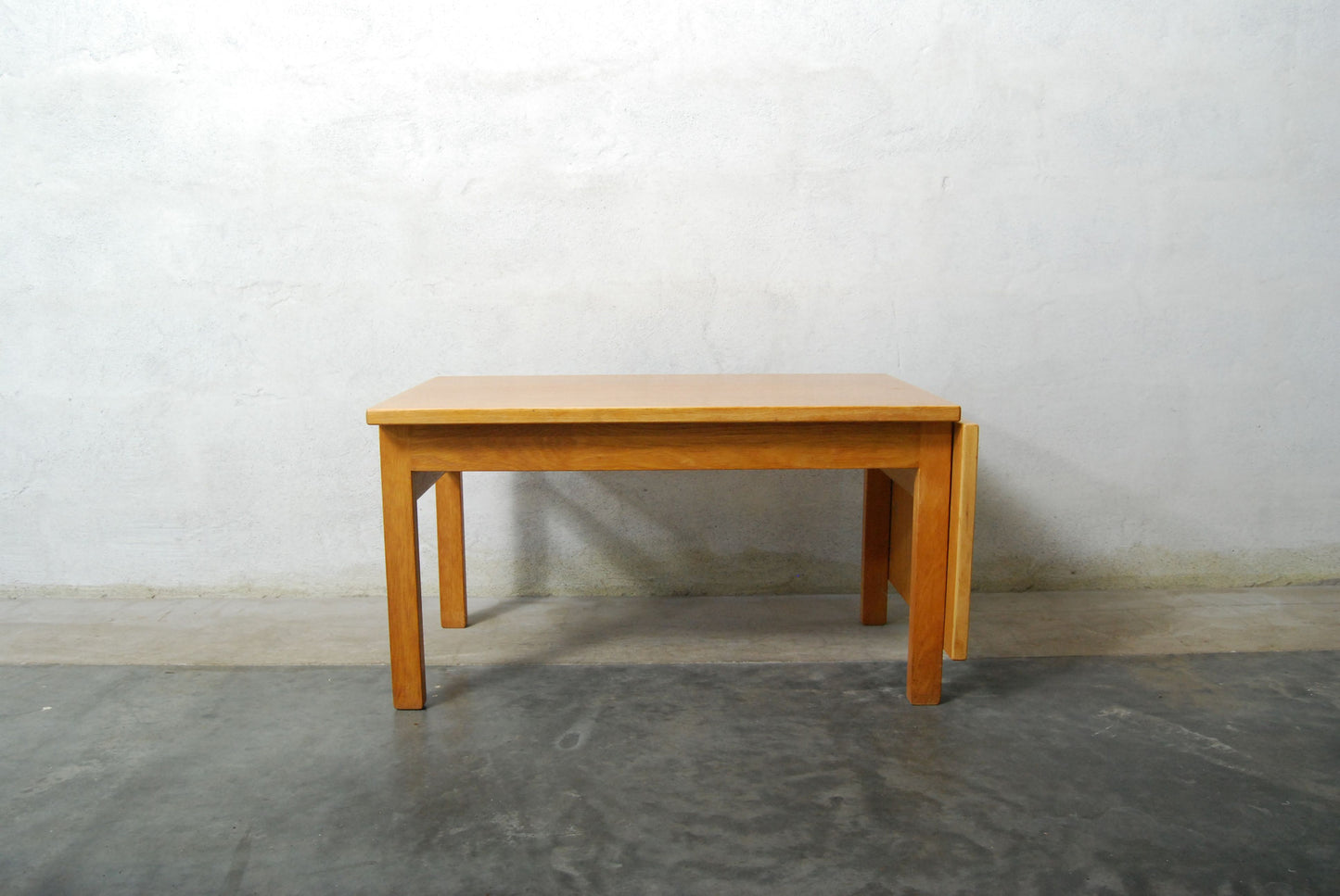 Drop leaf coffee table by Hans J. Wegner