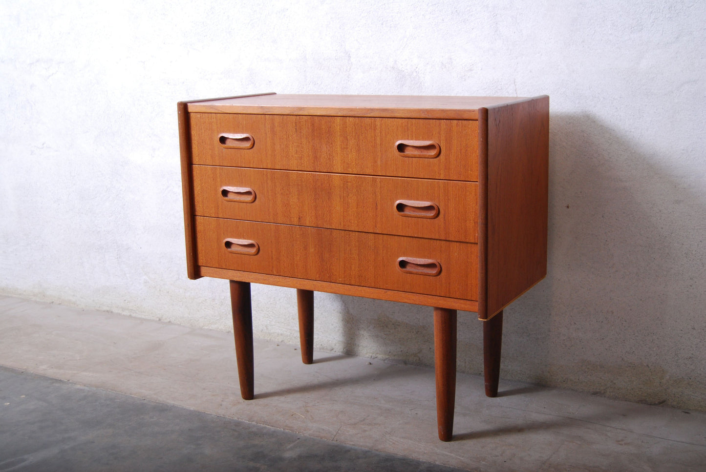 Short chest with inset handles