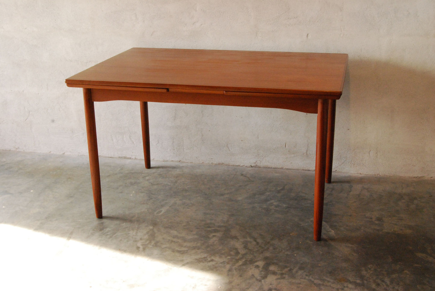 Dining table in teak