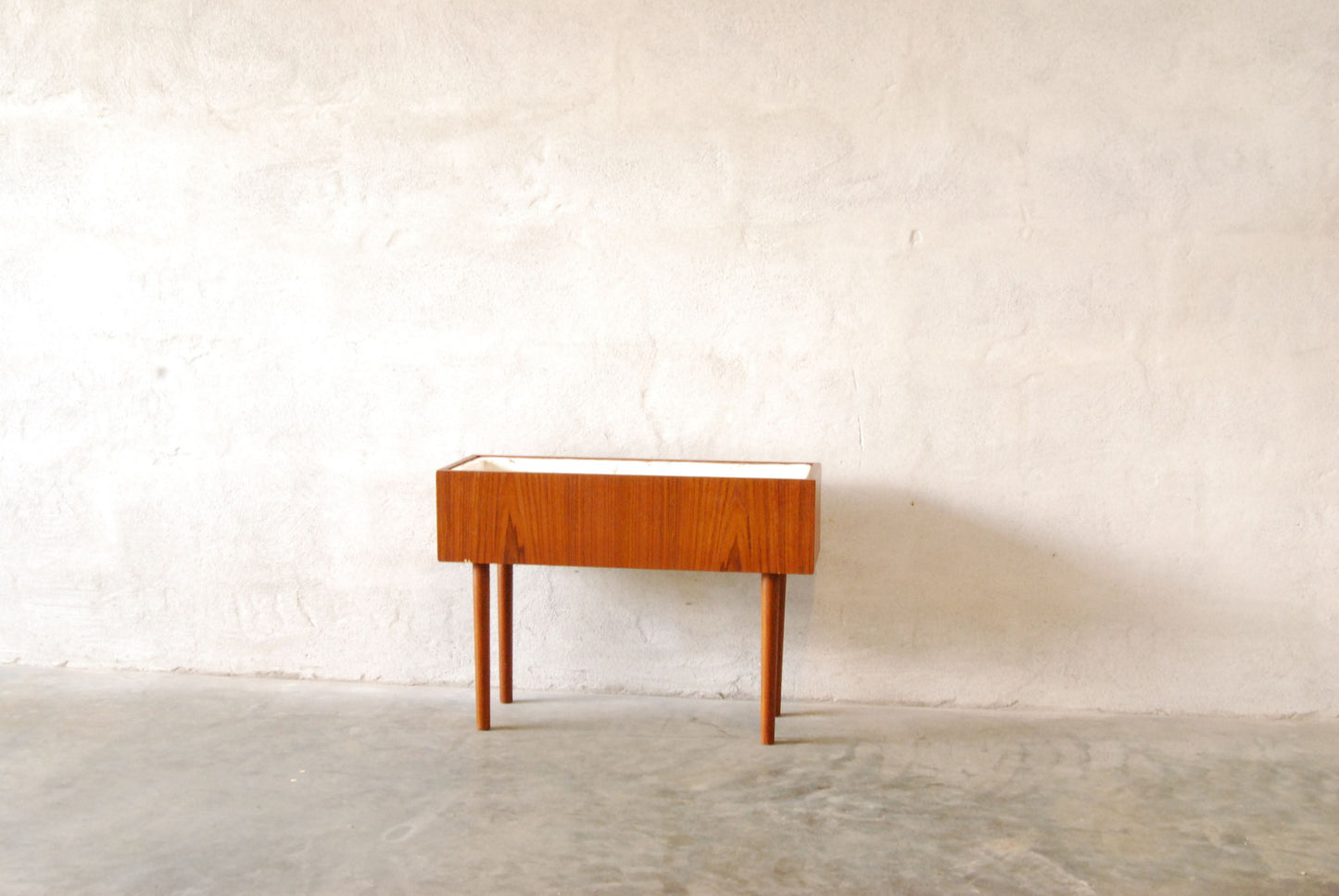 Plant trough in teak no. 1