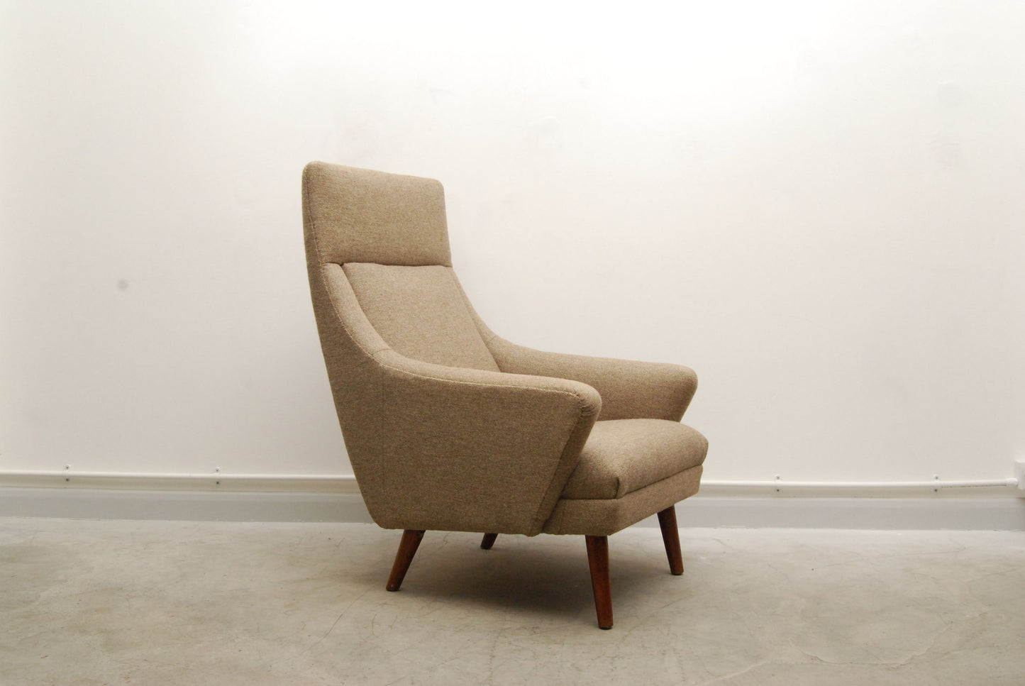 Highback rocking lounge chair