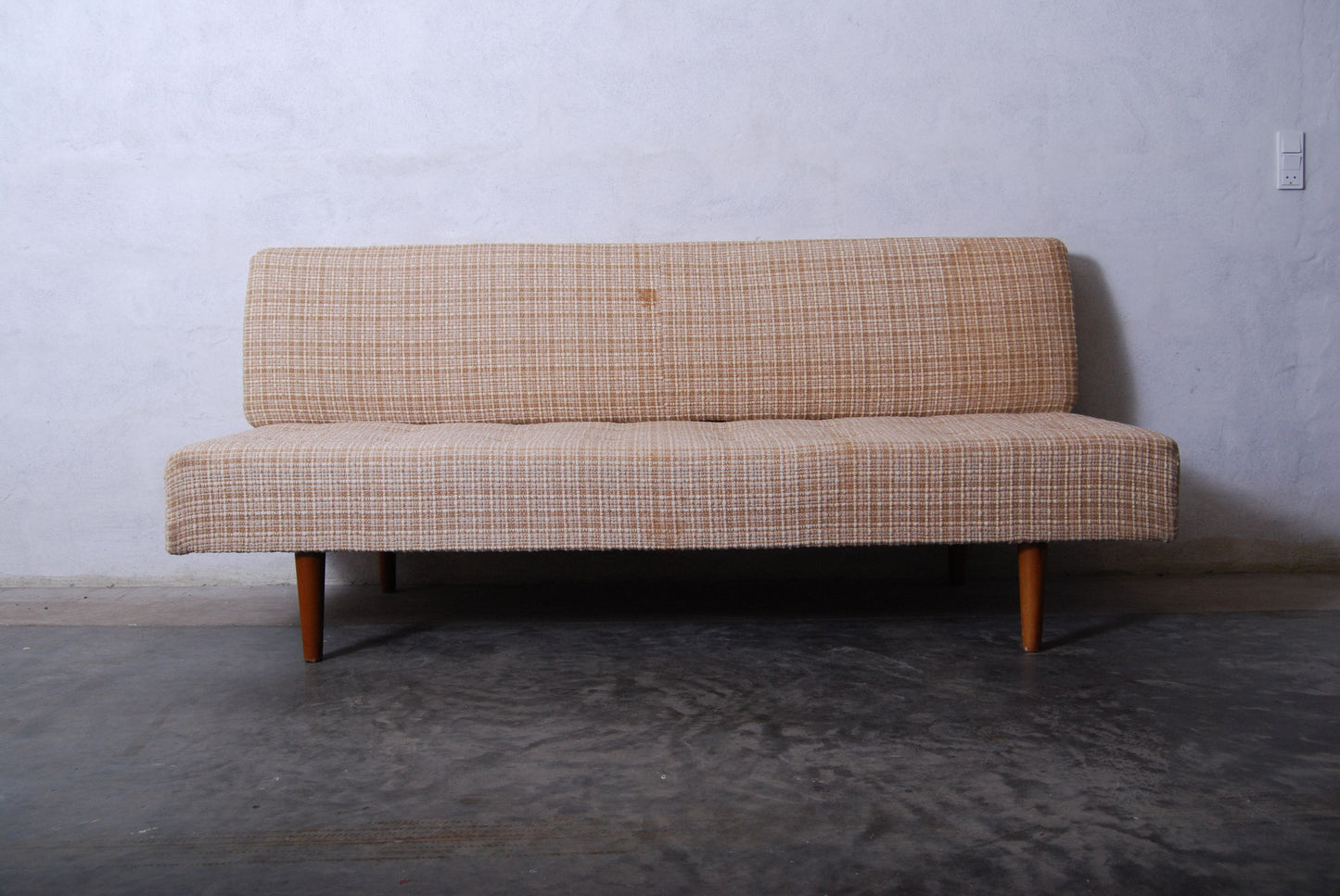 Daybed with removable backrest