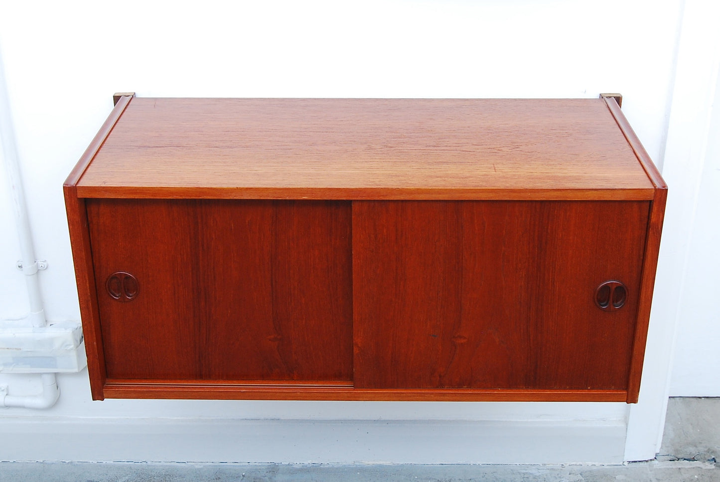 Wall mounted cabinet