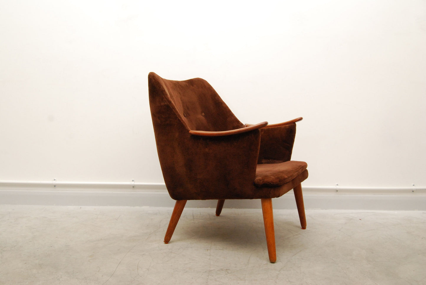 New price: Occasional chair with teak paws