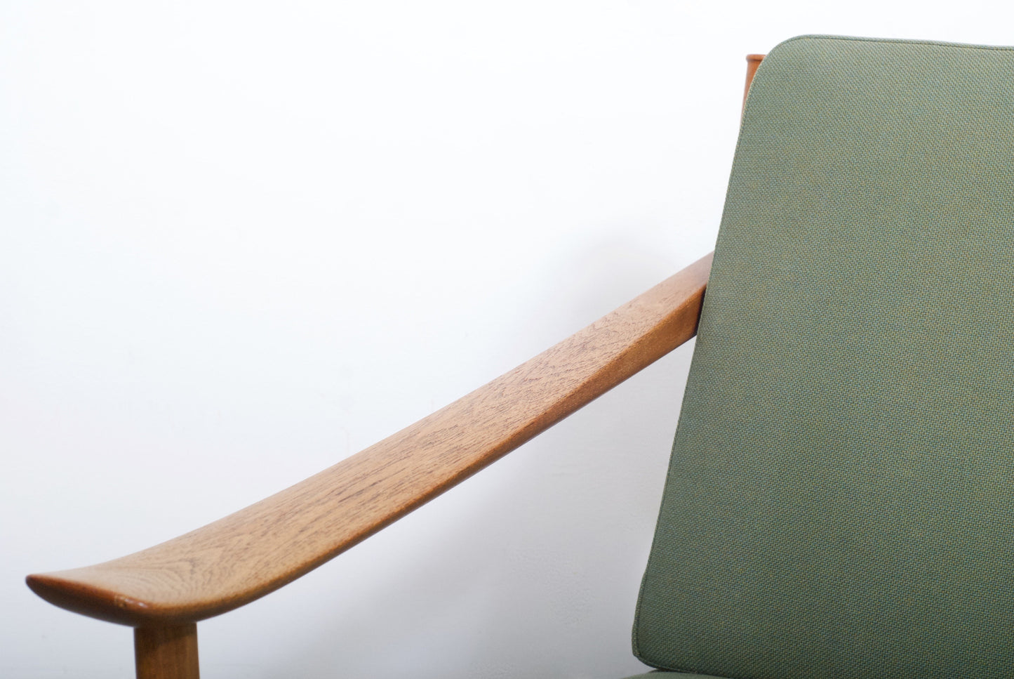 FD 130 lounge chair by Peter Hvidt and Orla Molgaard-Nielsen