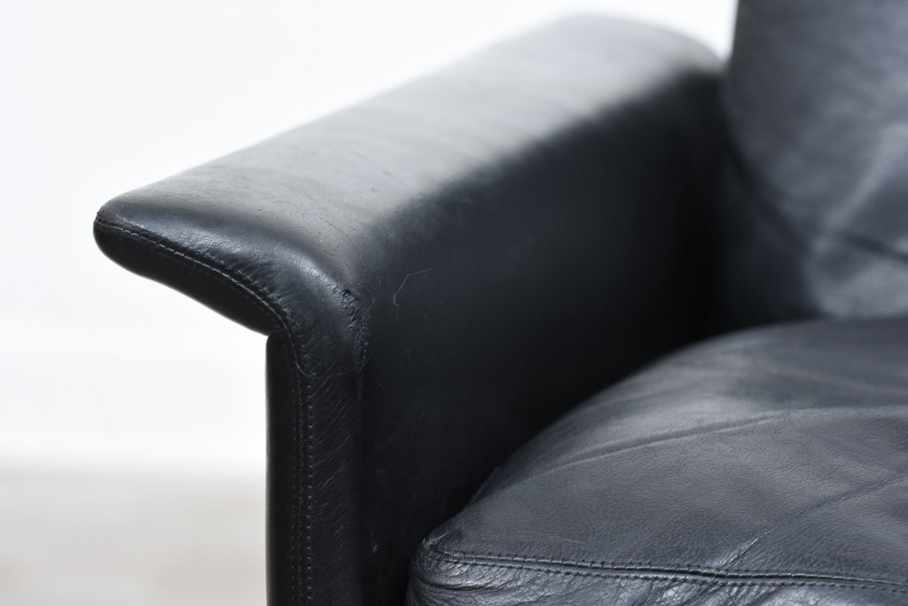 Model 500 leather lounger by Hans Olsen