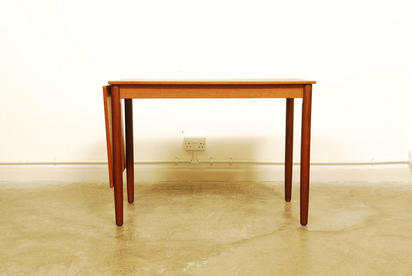 Narrow teak table with leaf