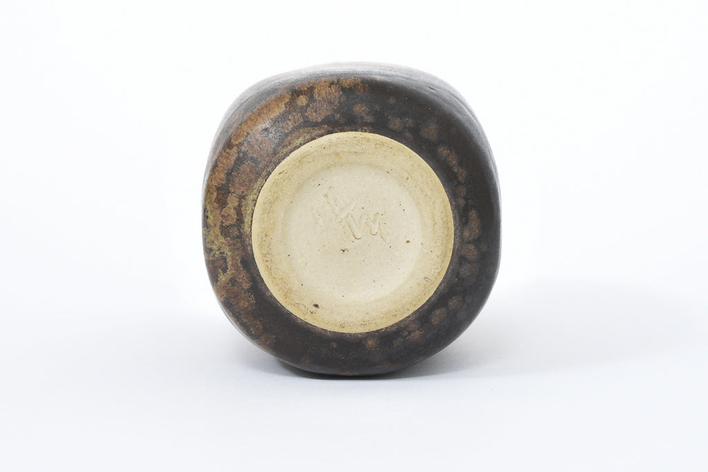 Short vase with speckled glaze