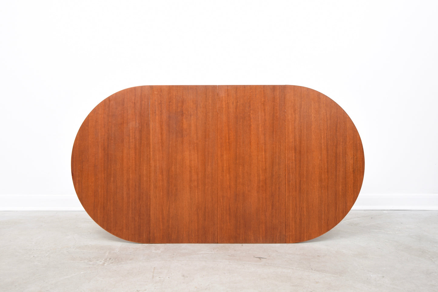 Extending dining table in teak