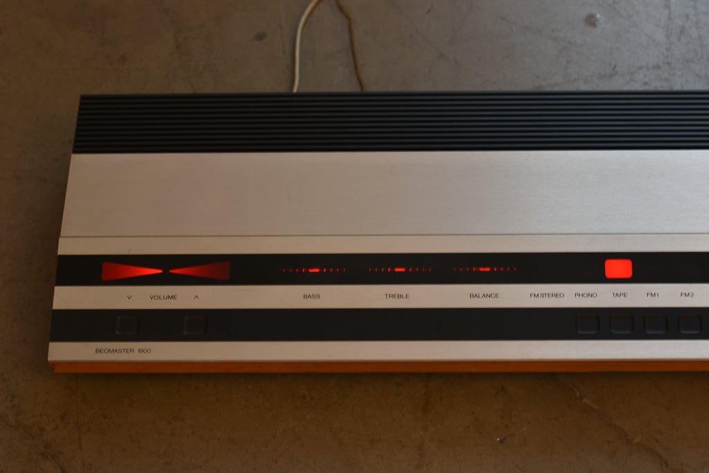 Vintage stereo receiver and speakers by Bang & Olufsen